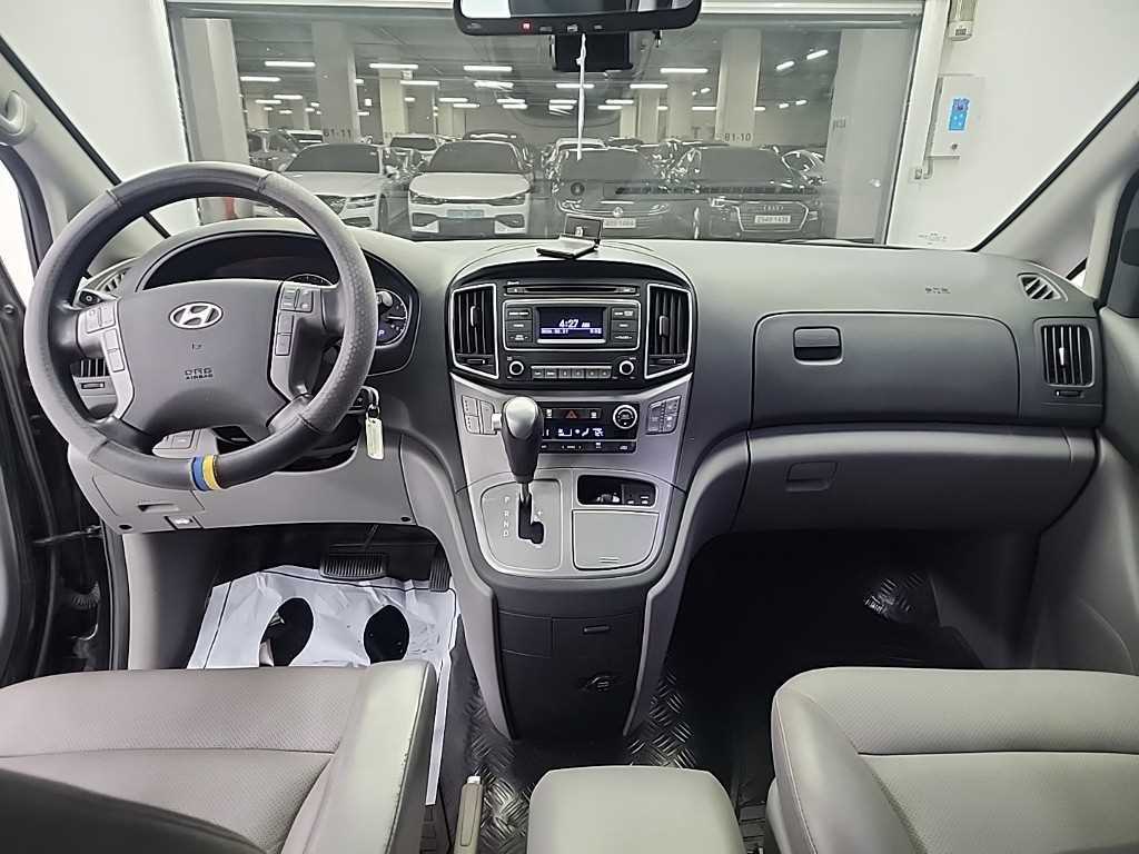 HYUNDAI Starex - Vista 7
