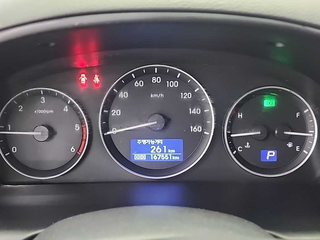 HYUNDAI Starex - Vista 6