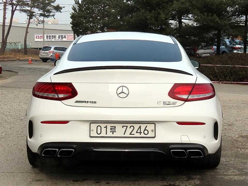 Mercedes Benz C Class - Vista 4