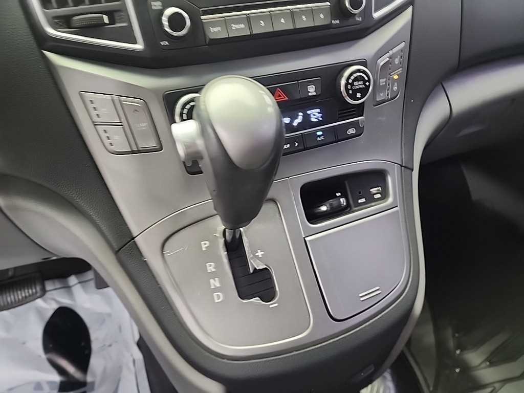 HYUNDAI Starex - Vista 8