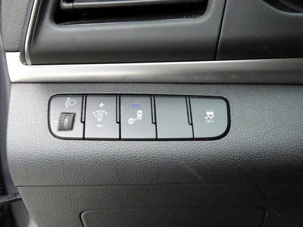 HYUNDAI Avante - Vista 12