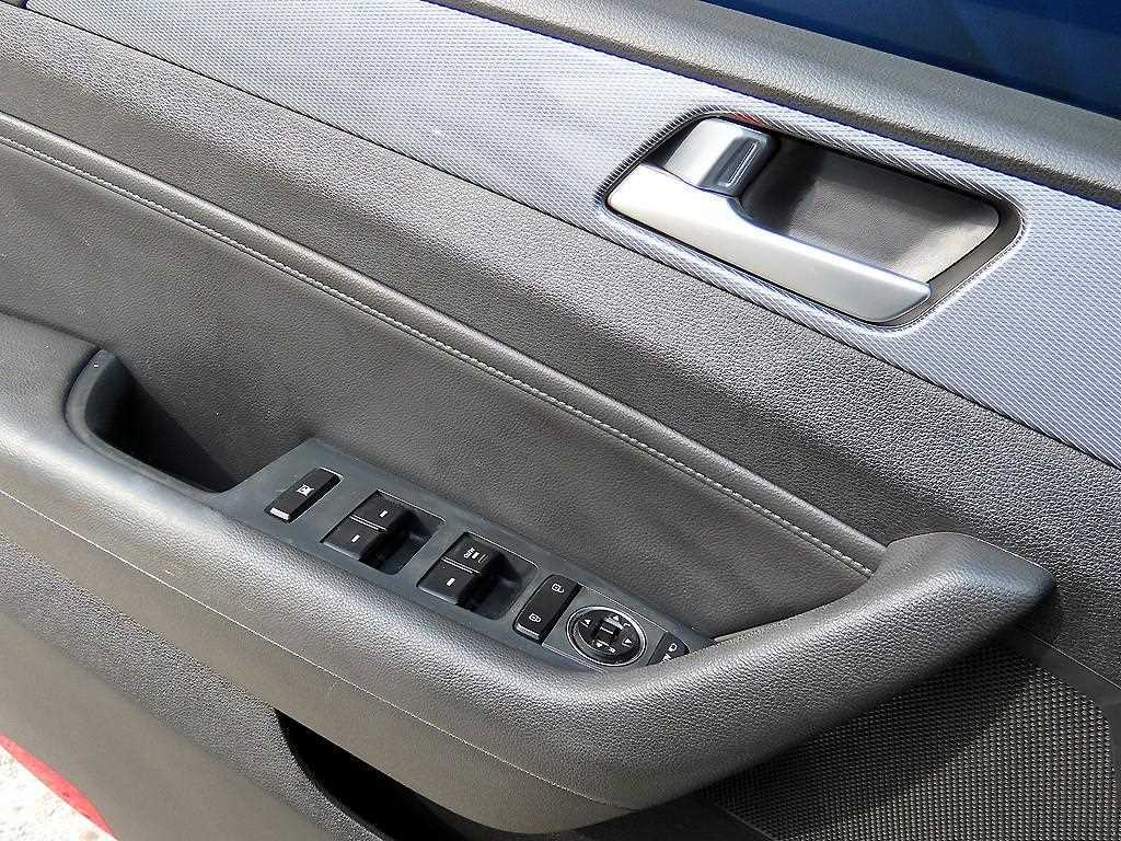 HYUNDAI Sonata - Vista 11