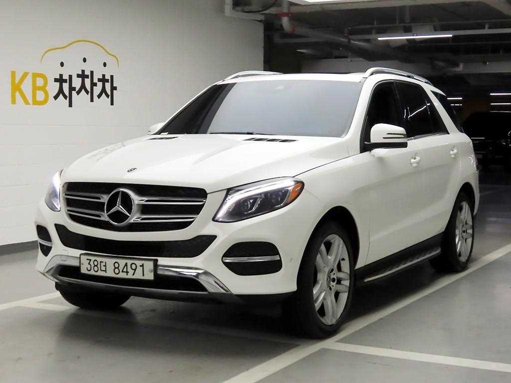 Mercedes Benz GLE Class - Vista 2