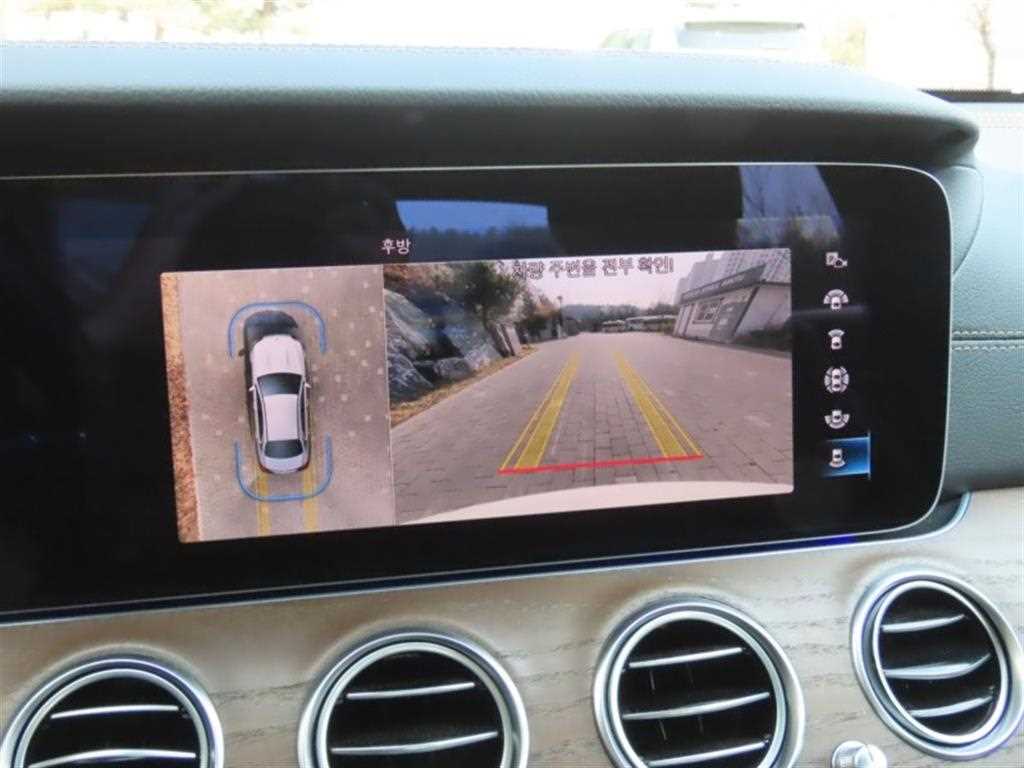 Mercedes Benz E class - Vista 9