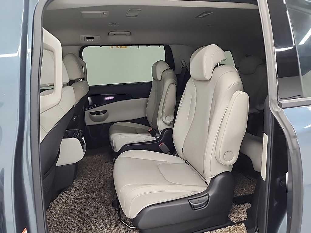 KIA Carnival - Vista 12