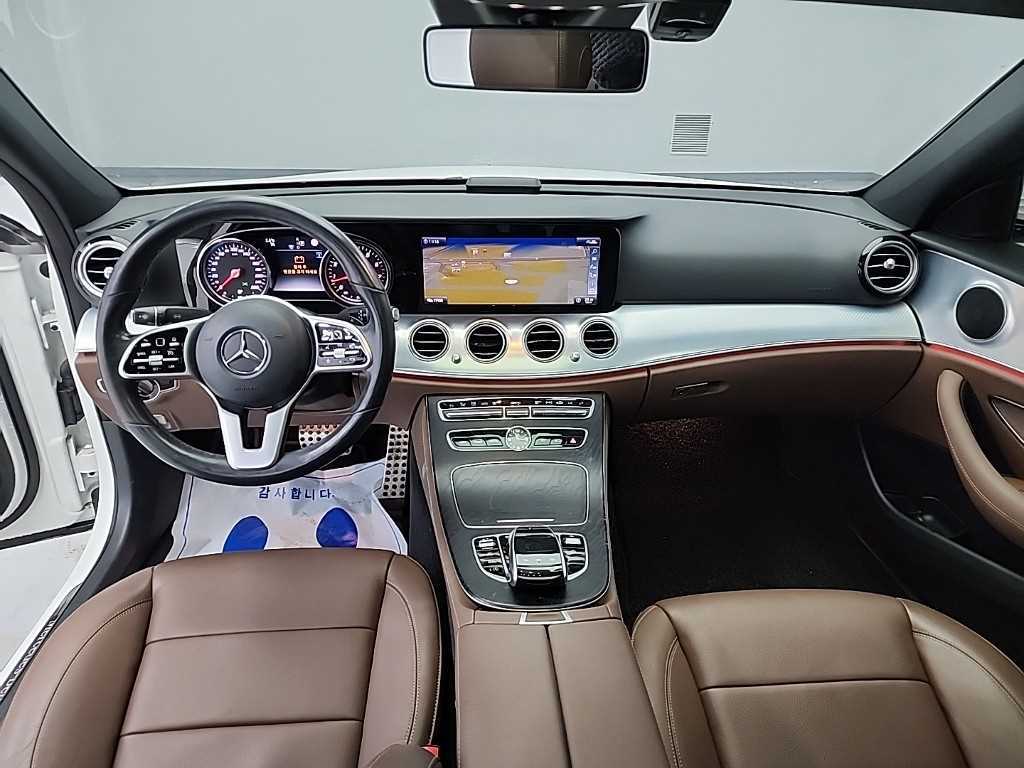 Mercedes Benz E class - Vista 7