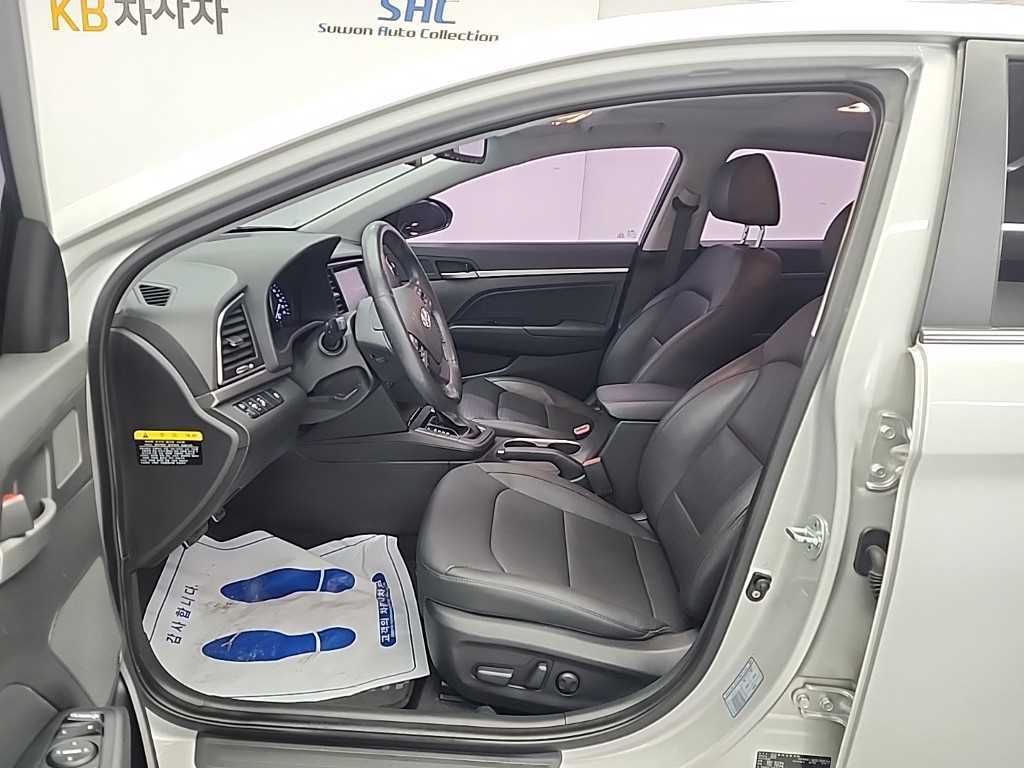 HYUNDAI Avante - Vista 11