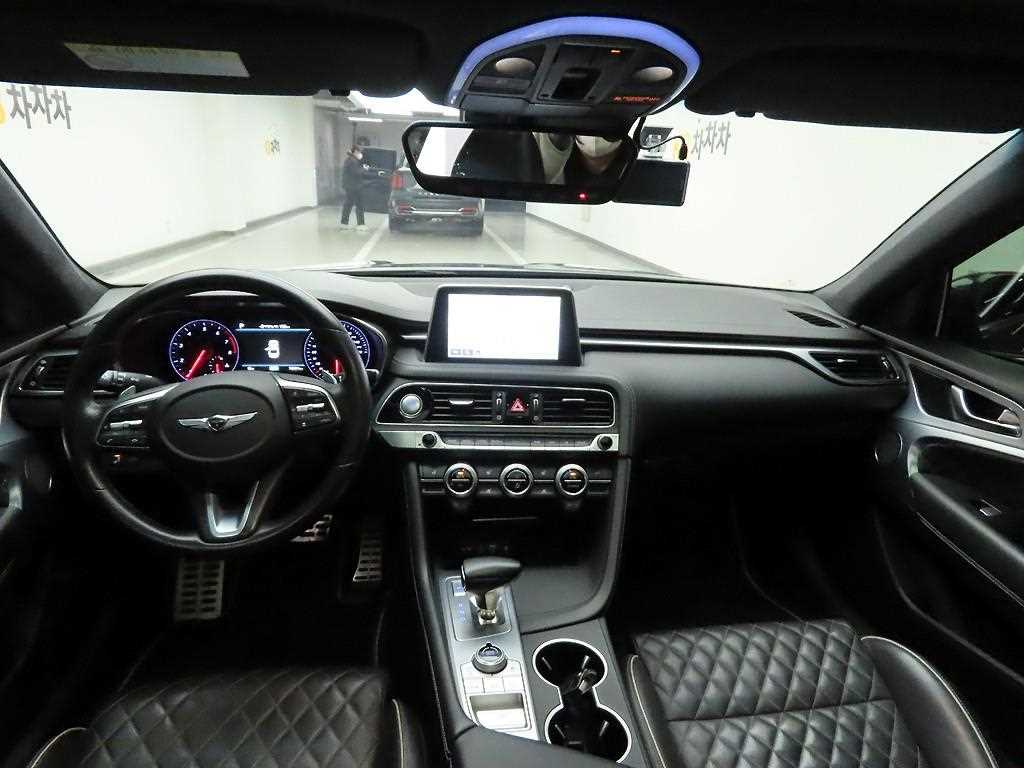 Genesis G70 - Vista 6