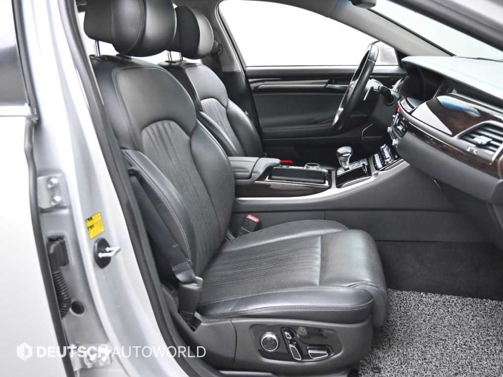 Genesis EQ900 - Vista 10