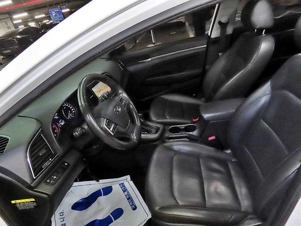 HYUNDAI Avante - Vista 6