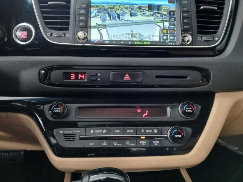 KIA Carnival - Vista 12