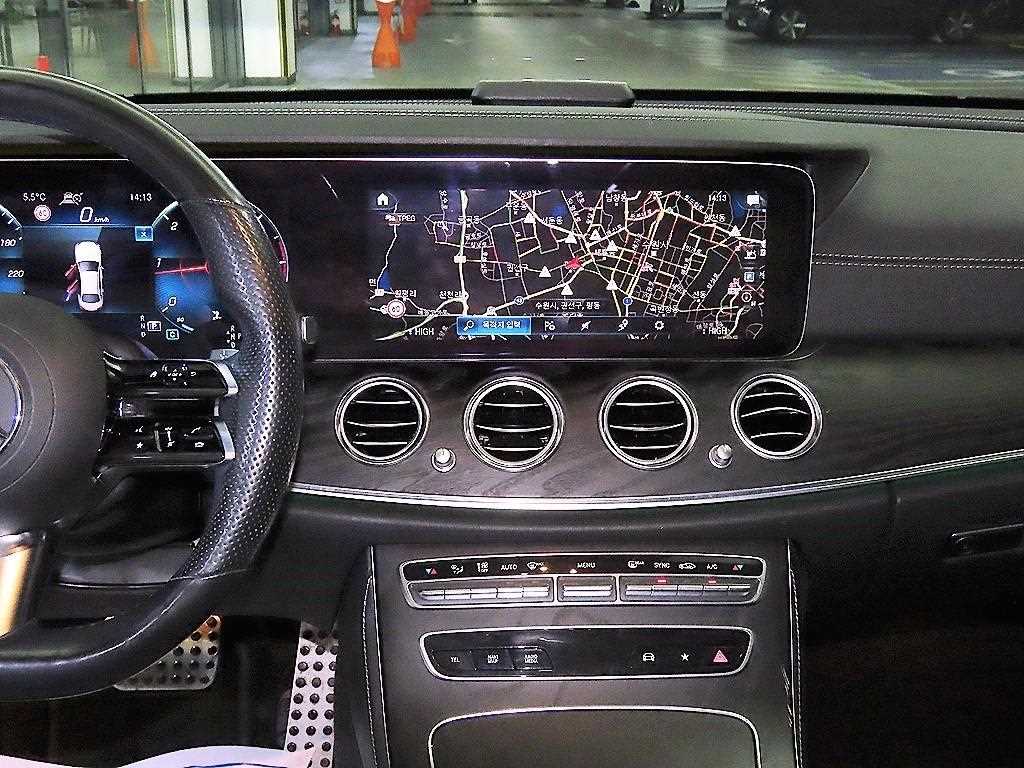 Mercedes Benz E class - Vista 11