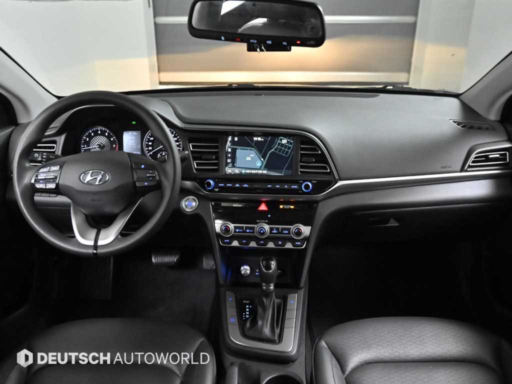 HYUNDAI Avante - Vista 7