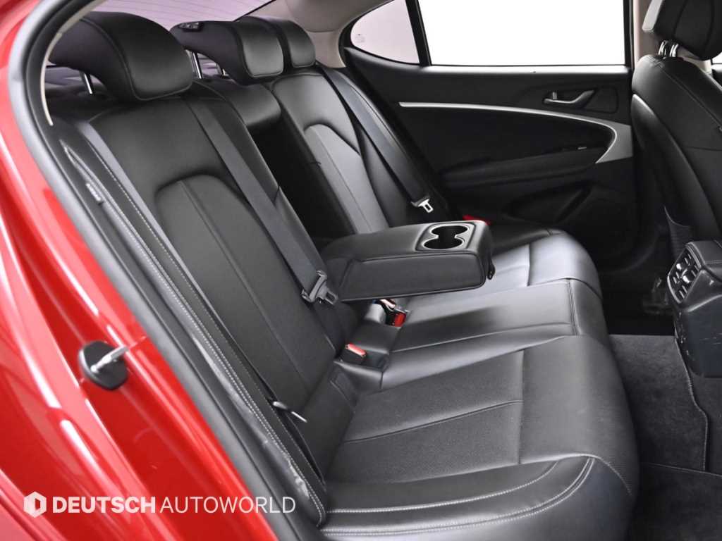 Genesis G70 - Vista 12