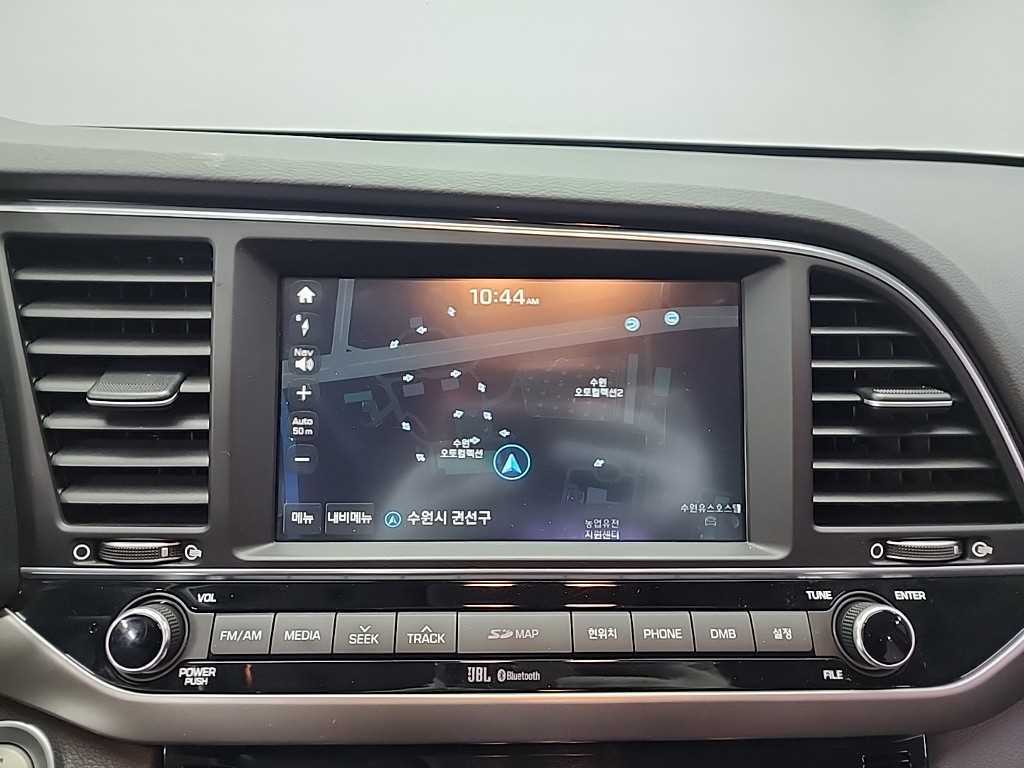 HYUNDAI Avante - Vista 9