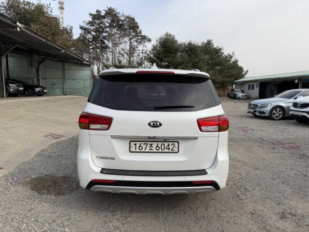 KIA Carnival - Vista 4