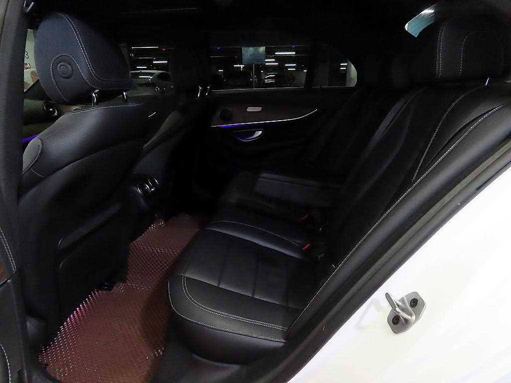 Mercedes Benz E class - Vista 7