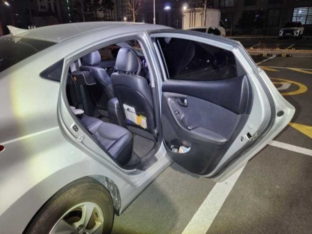 HYUNDAI Avante - Vista 12