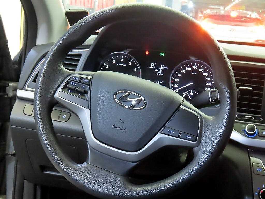 HYUNDAI Avante - Vista 8