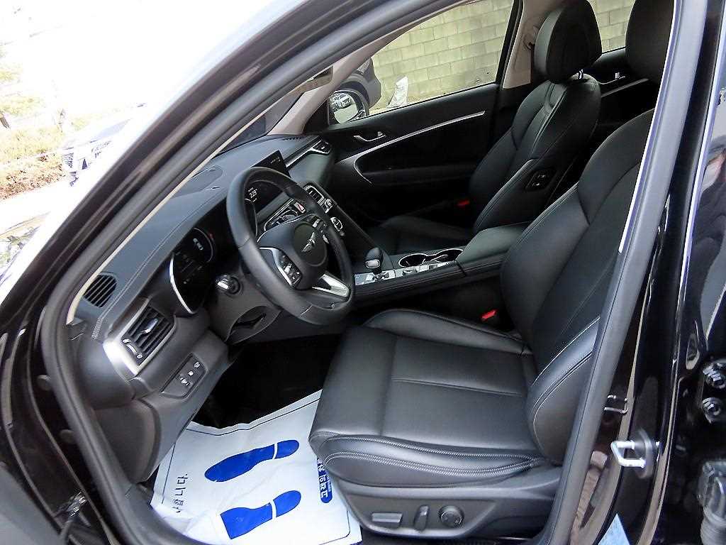 Genesis G70 - Vista 5