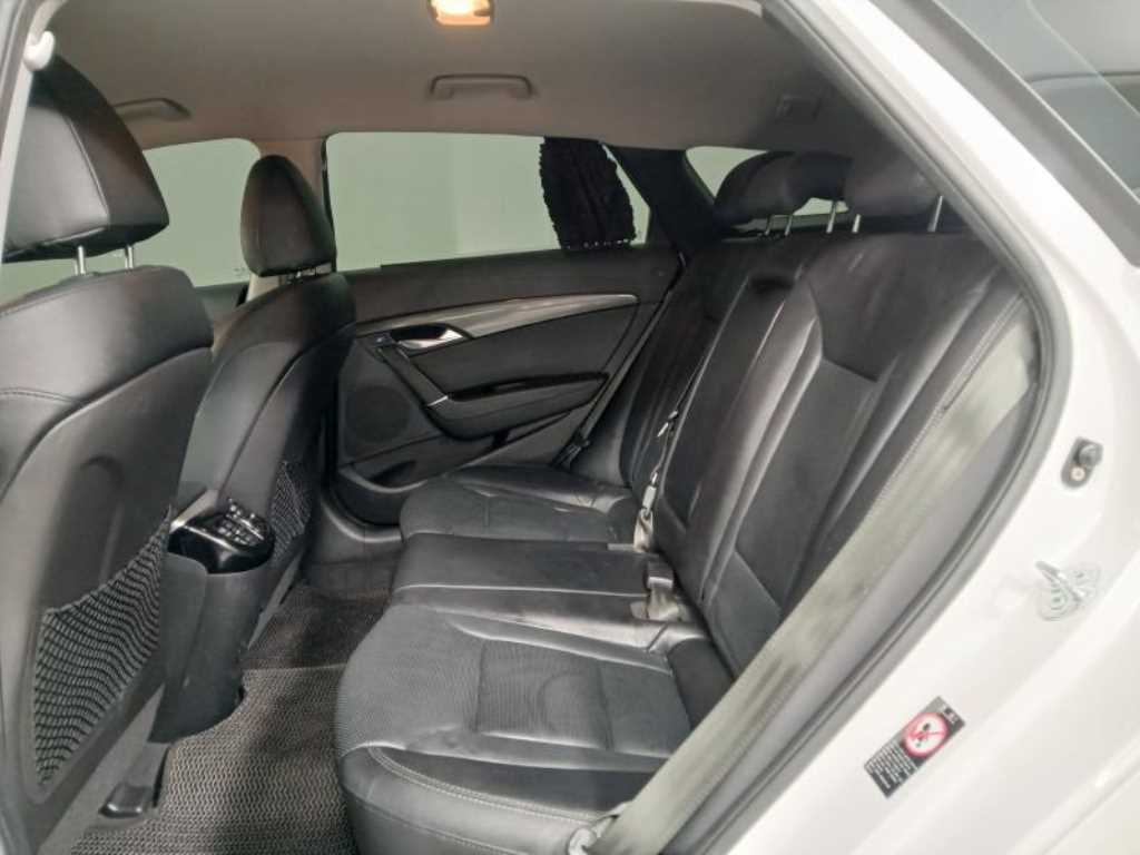 HYUNDAI i40 - Vista 7