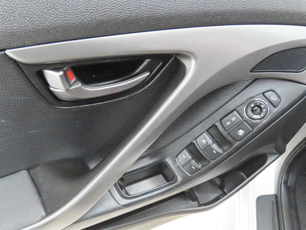 HYUNDAI Avante - Vista 9