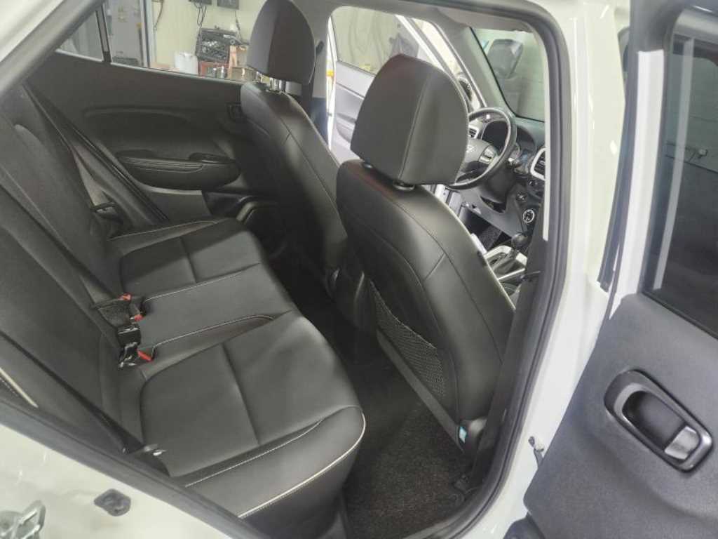 HYUNDAI Venue - Vista 11