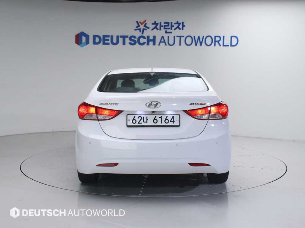 HYUNDAI Avante - Vista 4