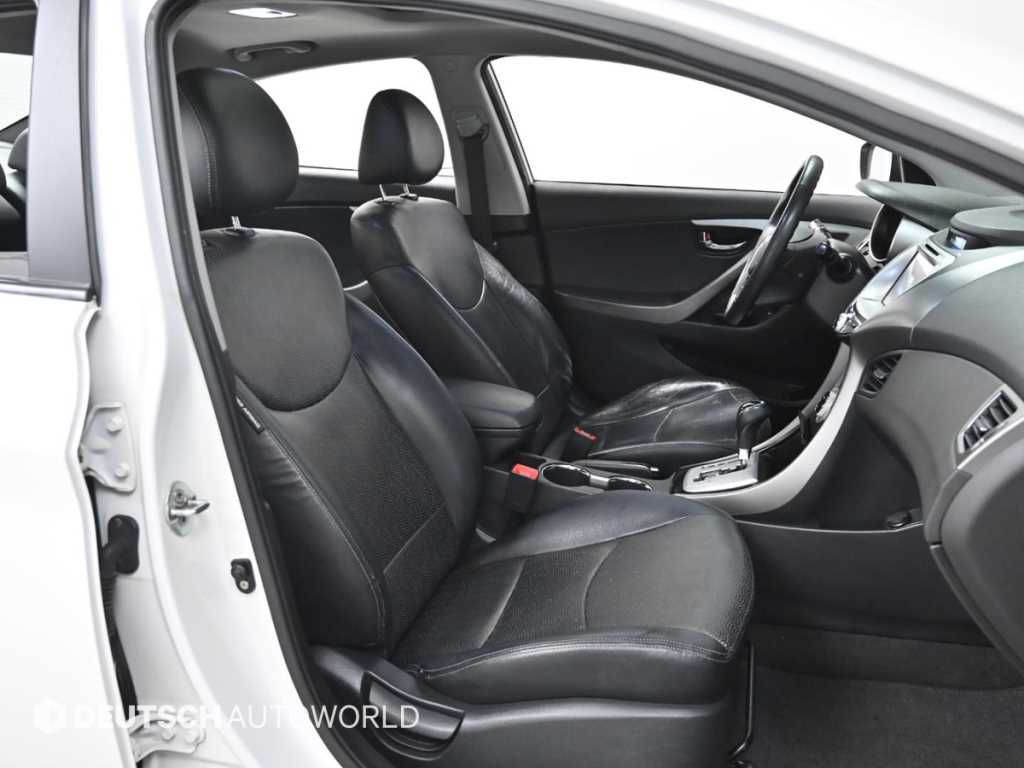 HYUNDAI Avante - Vista 10