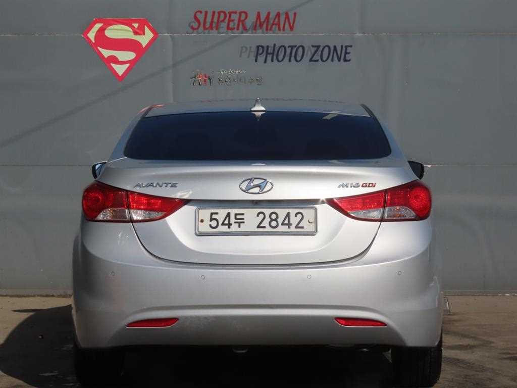 HYUNDAI Avante - Vista 4