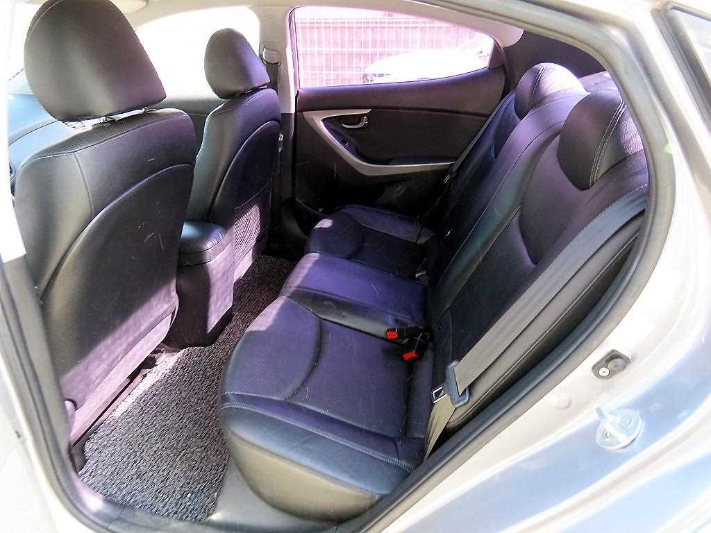 HYUNDAI Avante - Vista 6