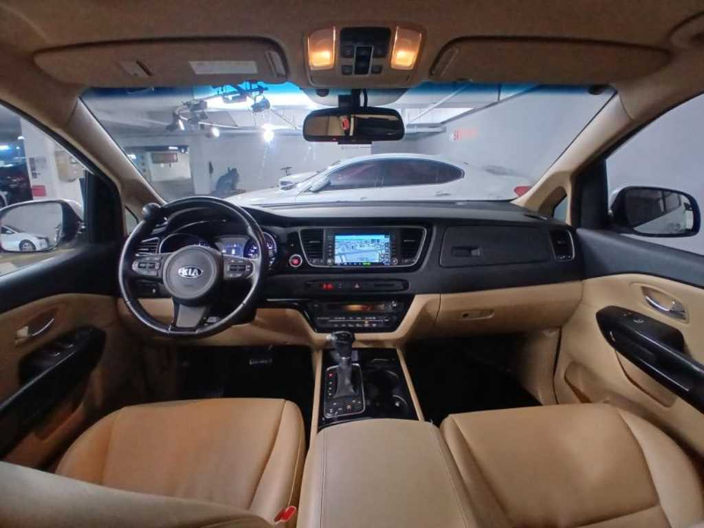KIA Carnival - Vista 6