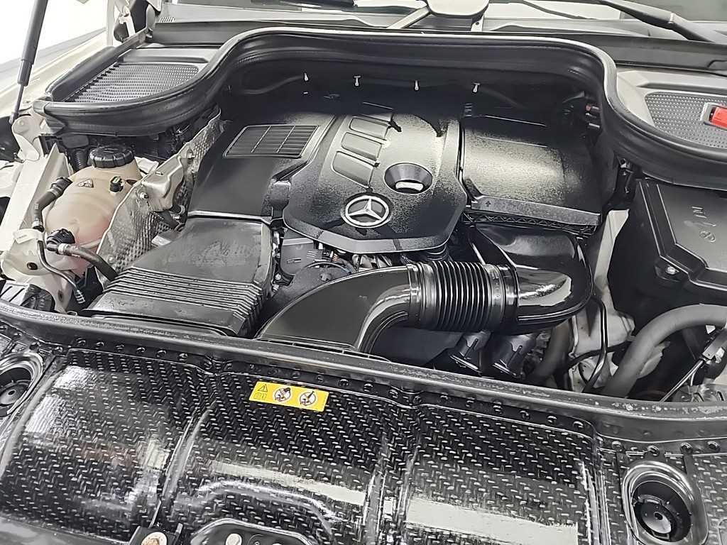 Mercedes Benz GLE Class - Vista 5