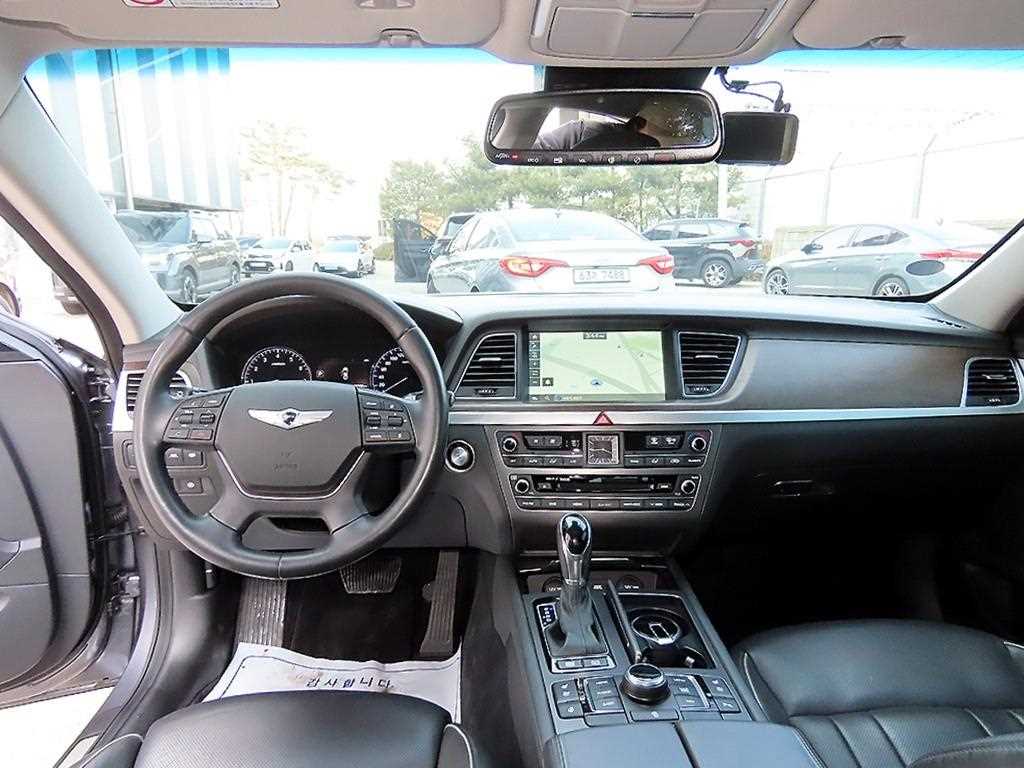 HYUNDAI Genesis - Vista 7