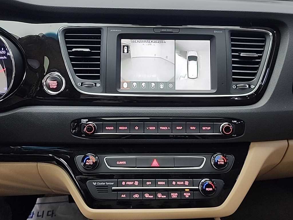 KIA Carnival - Vista 10