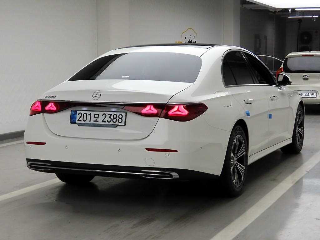 Mercedes Benz E class - Vista 4