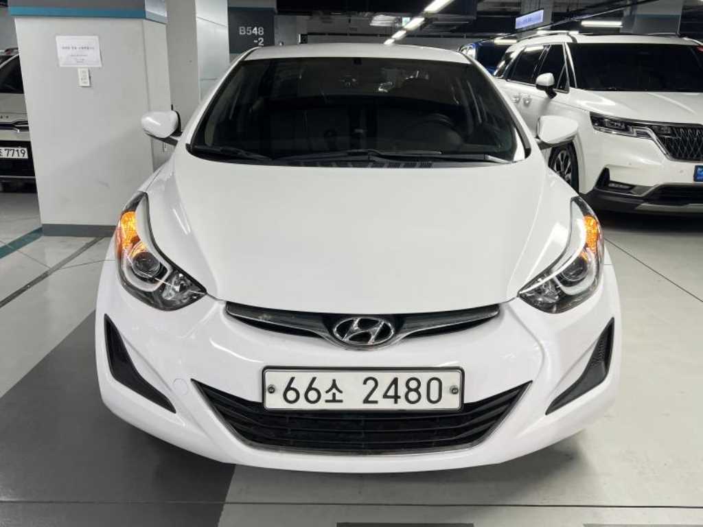 HYUNDAI Avante - Vista 4