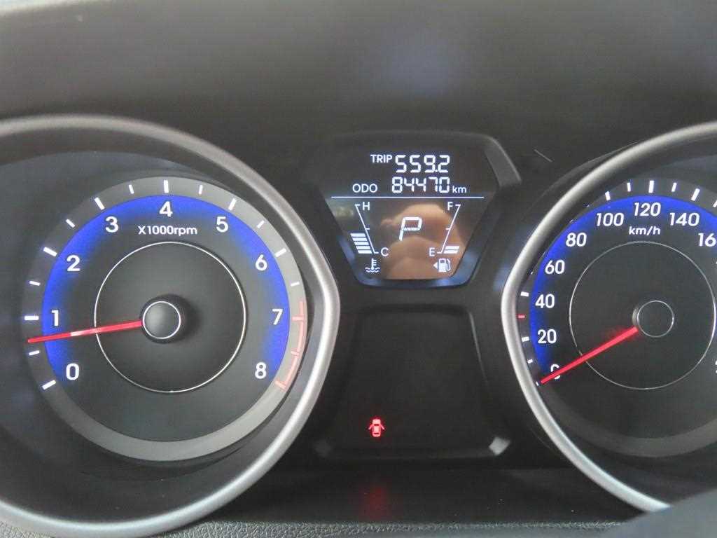 HYUNDAI Avante - Vista 8