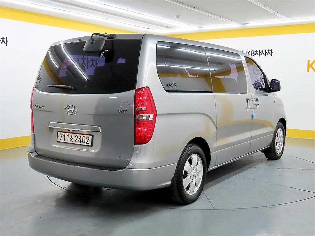 HYUNDAI Starex - Vista 4