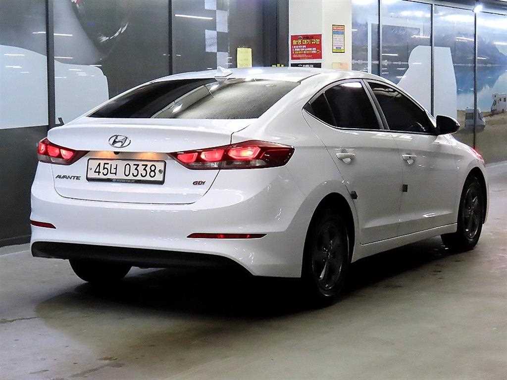 HYUNDAI Avante - Vista 4