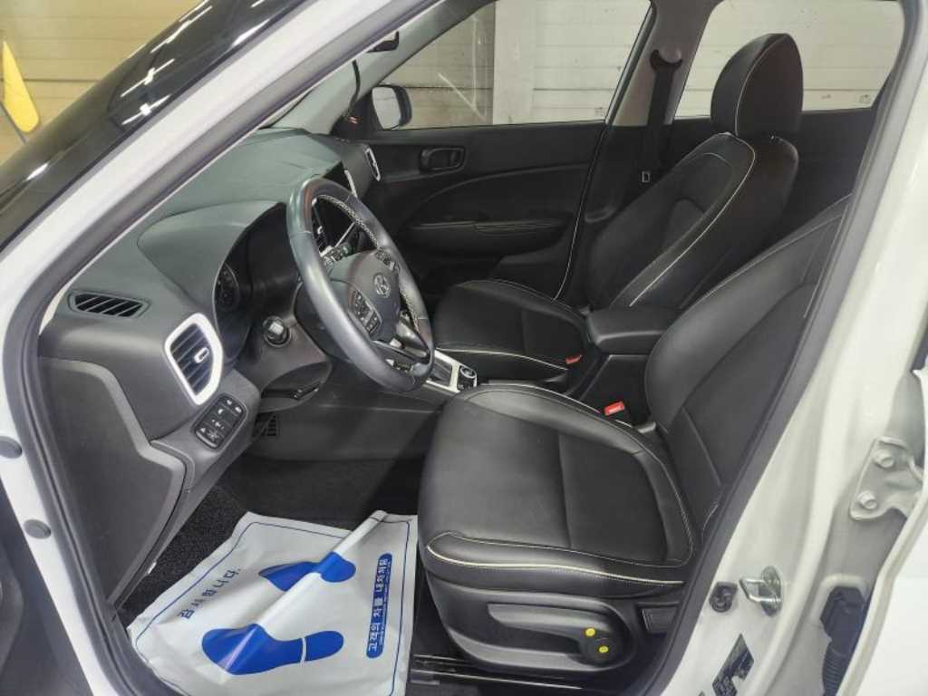HYUNDAI Venue - Vista 8