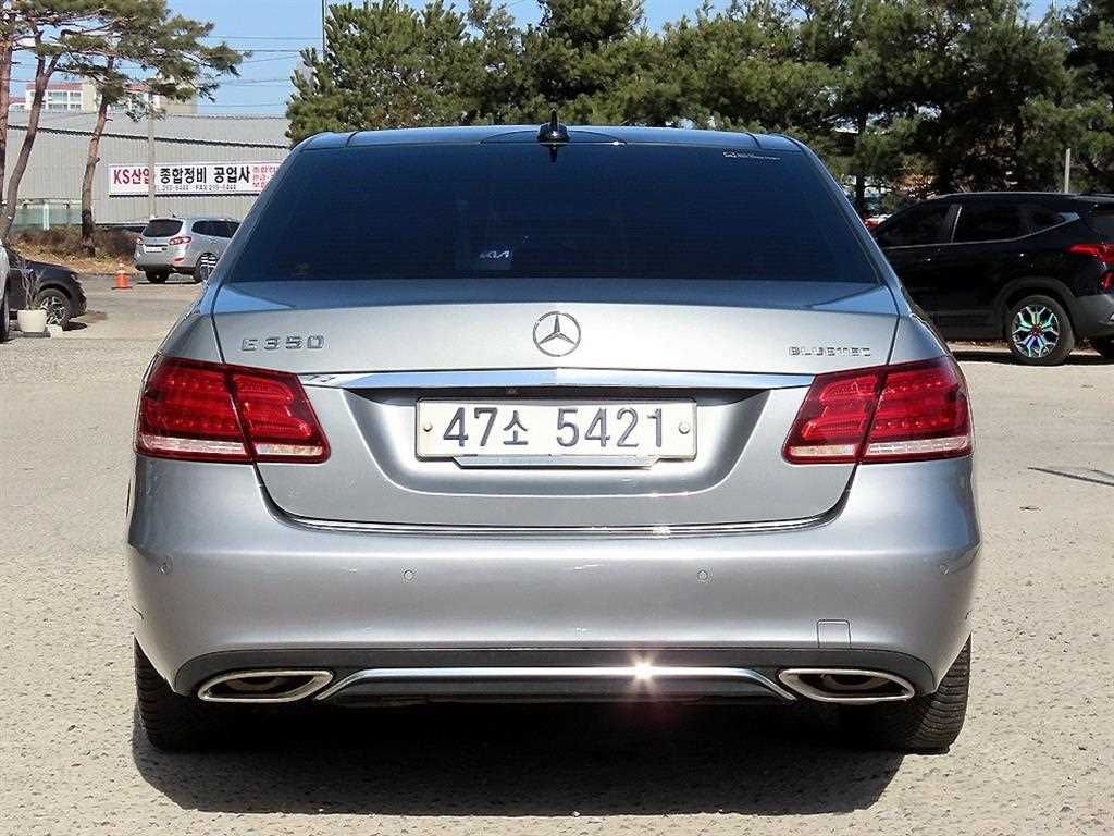 Mercedes Benz E class - Vista 4