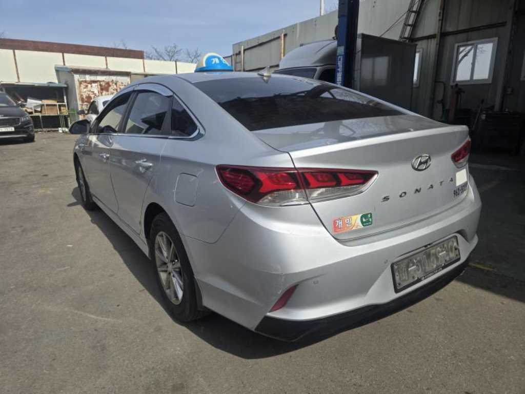 HYUNDAI Sonata - Vista 6