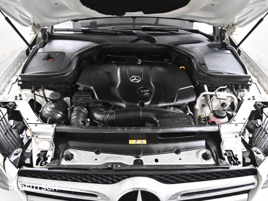 Mercedes Benz GLC Class - Vista 6