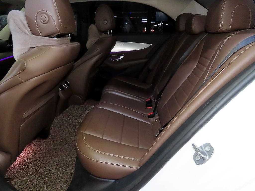 Mercedes Benz E class - Vista 7