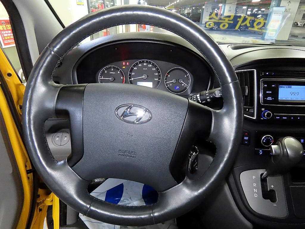HYUNDAI Starex - Vista 8