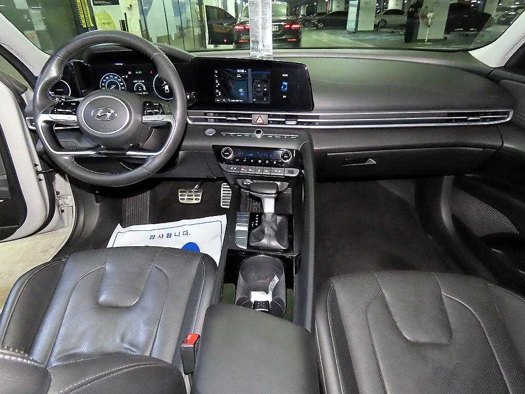 HYUNDAI Avante - Vista 10