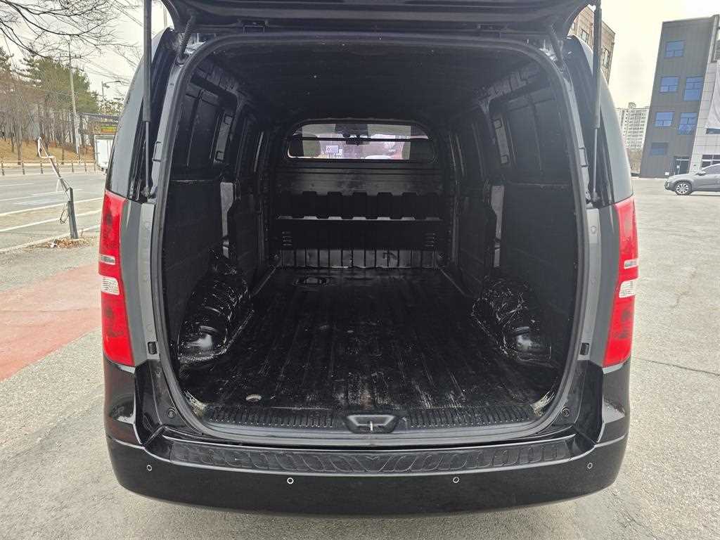 HYUNDAI Starex - Vista 7