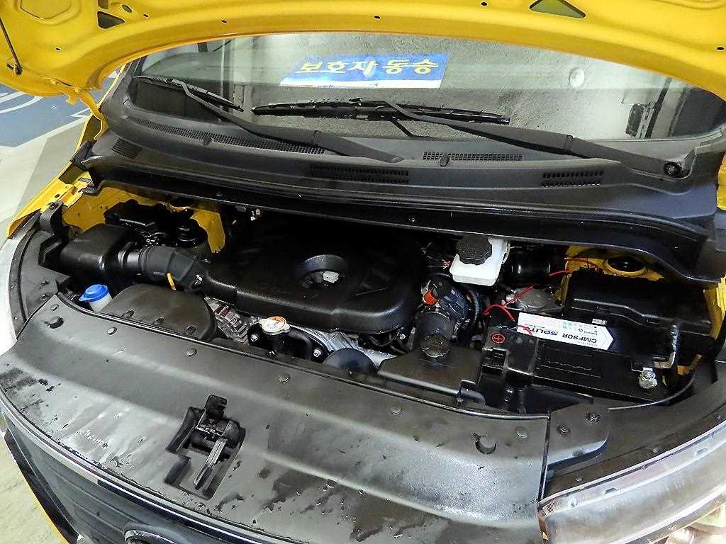 HYUNDAI Starex 2019 Amarillo - Importación desde Corea - HF Imports Iquique - Foto 19