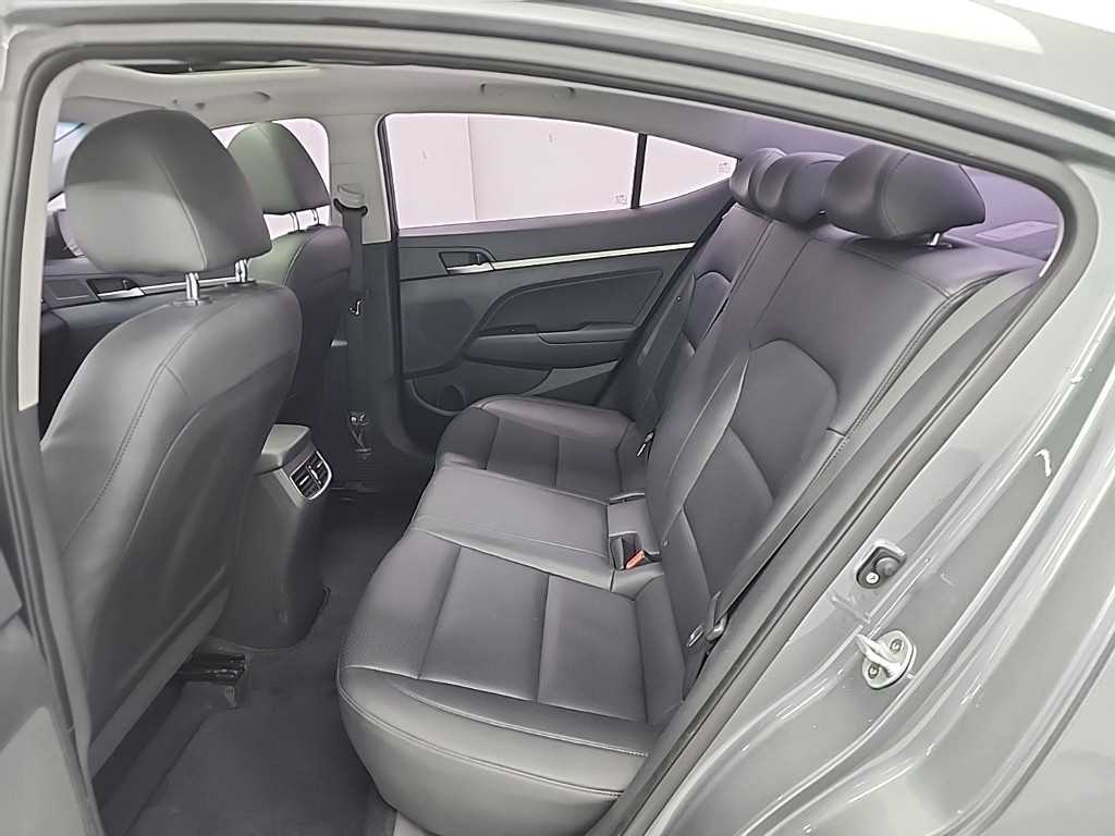 HYUNDAI Avante - Vista 12